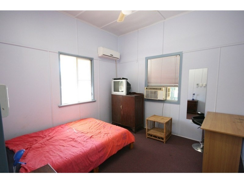 10 Landgon, Sarina QLD 4737