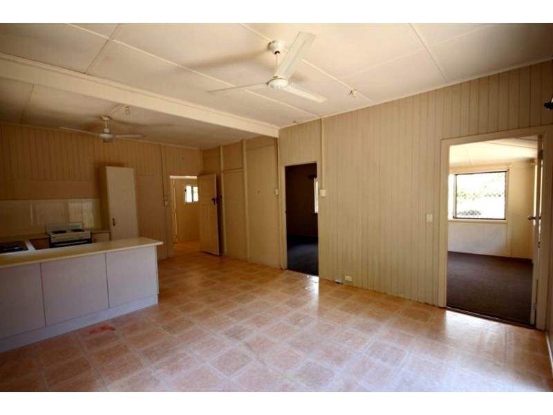 8 Maralyn Avenue, Sarina QLD 4737