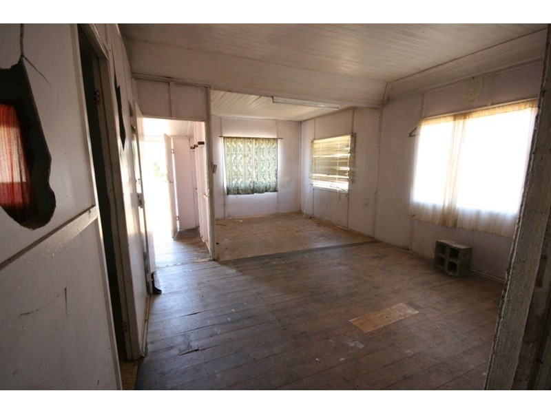 61 Beach Road, Sarina QLD 4737