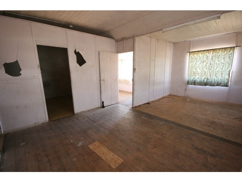 61 Beach Road, Sarina QLD 4737