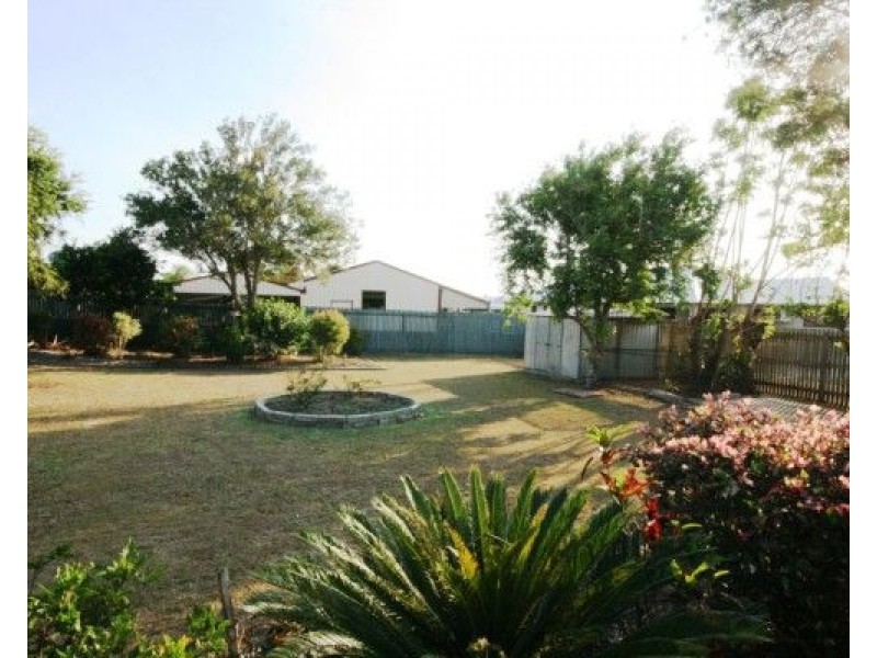 35 Cemetery Road, Sarina QLD 4737