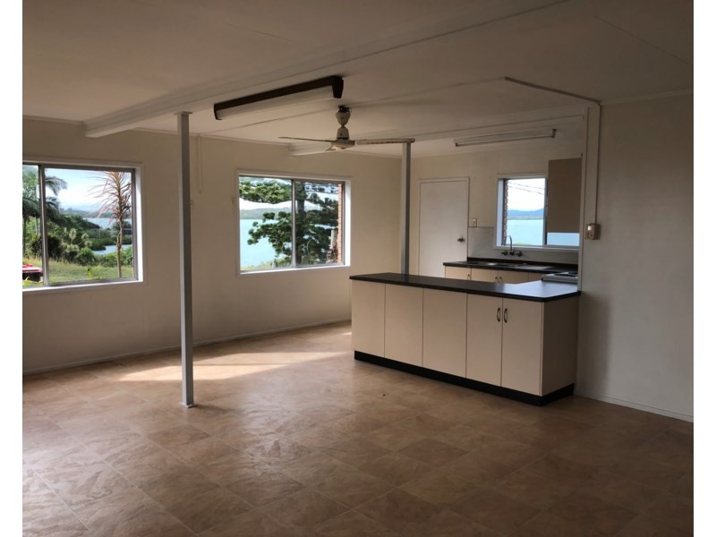 20 Pop Petersen, Sarina Beach QLD 4737