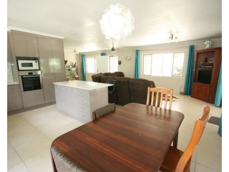 11 Theresa Court, Armstrong Beach QLD 4737