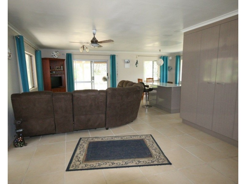 11 Theresa Court, Armstrong Beach QLD 4737