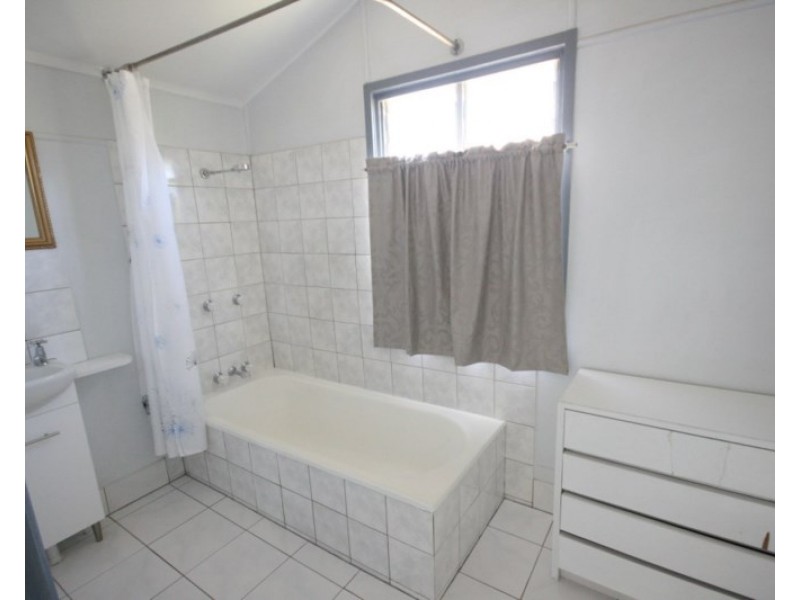 11 Brewers Road, Sarina QLD 4737