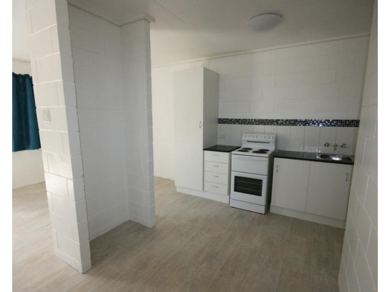 2/15 Anzac Street, Sarina QLD 4737