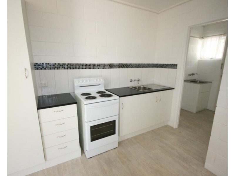 2/15 Anzac Street, Sarina QLD 4737
