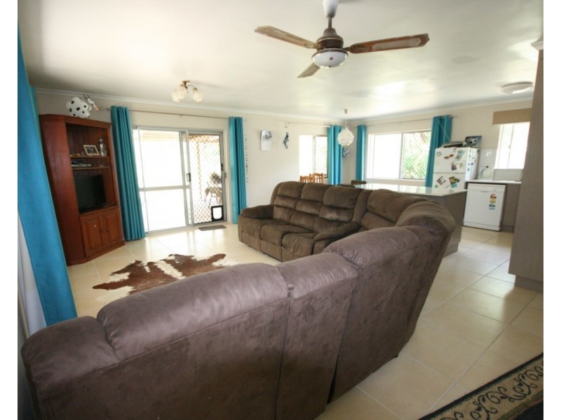 11 Theresa Court, Armstrong Beach QLD 4737
