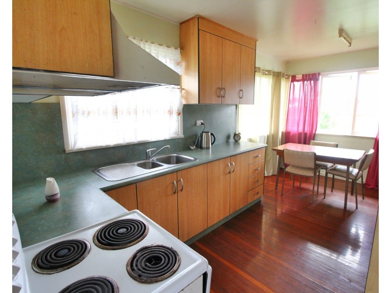 40 Place Avenue, Sarina QLD 4737