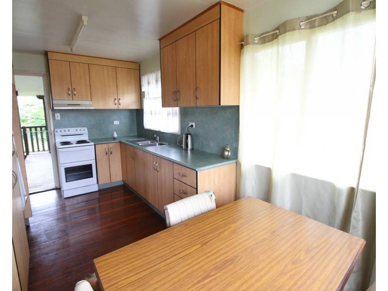 40 Place Avenue, Sarina QLD 4737