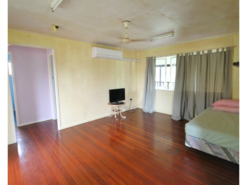 40 Place Avenue, Sarina QLD 4737