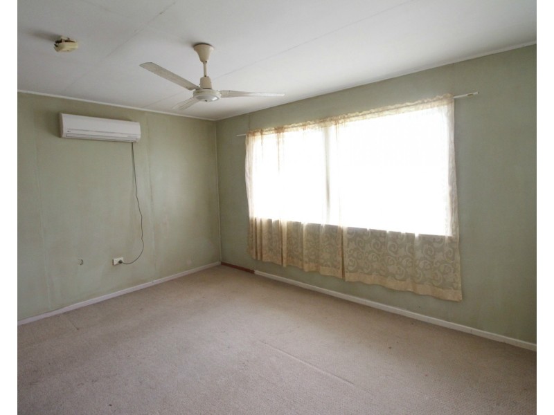 40 Place Avenue, Sarina QLD 4737