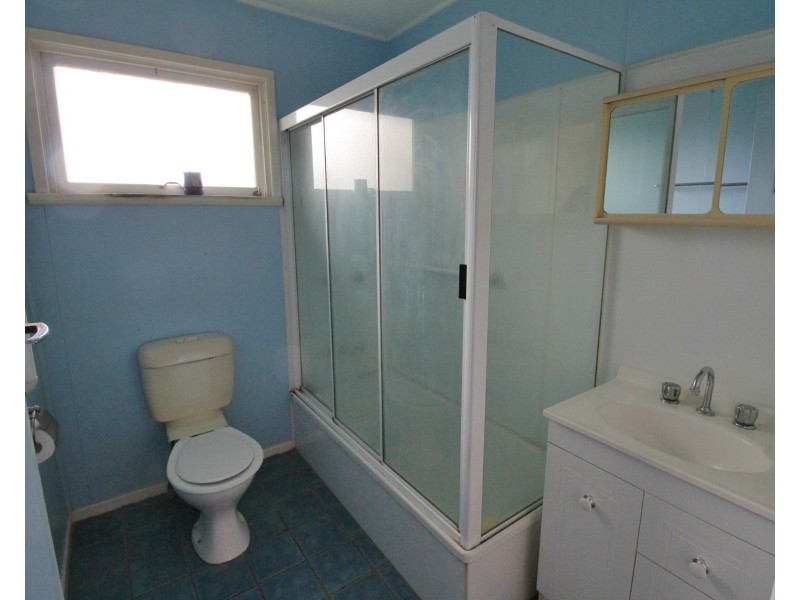 40 Place Avenue, Sarina QLD 4737