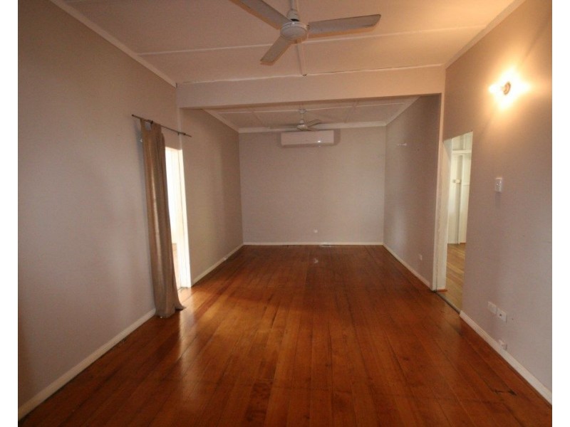 27 Leslie Street, Sarina QLD 4737