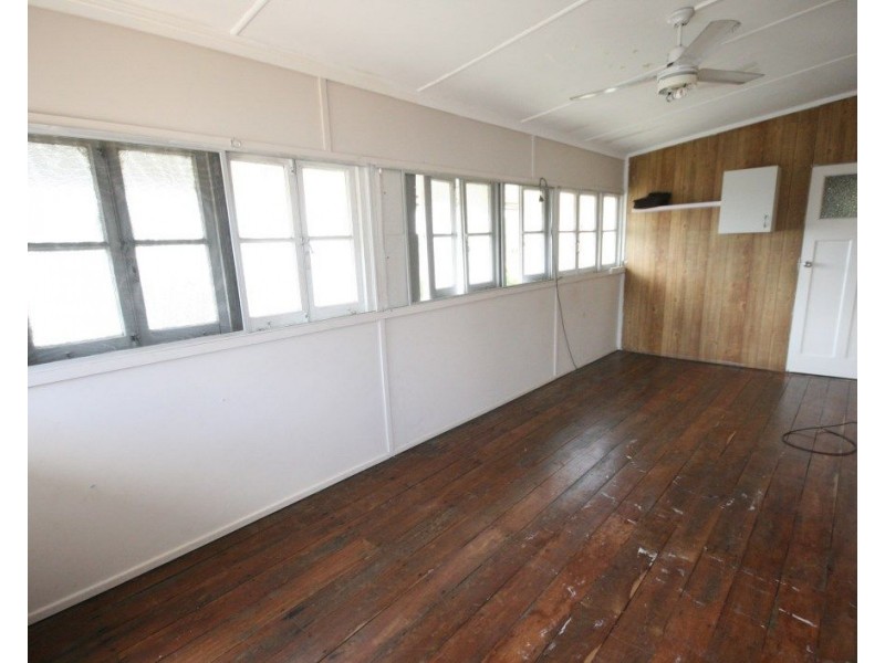 27 Leslie Street, Sarina QLD 4737