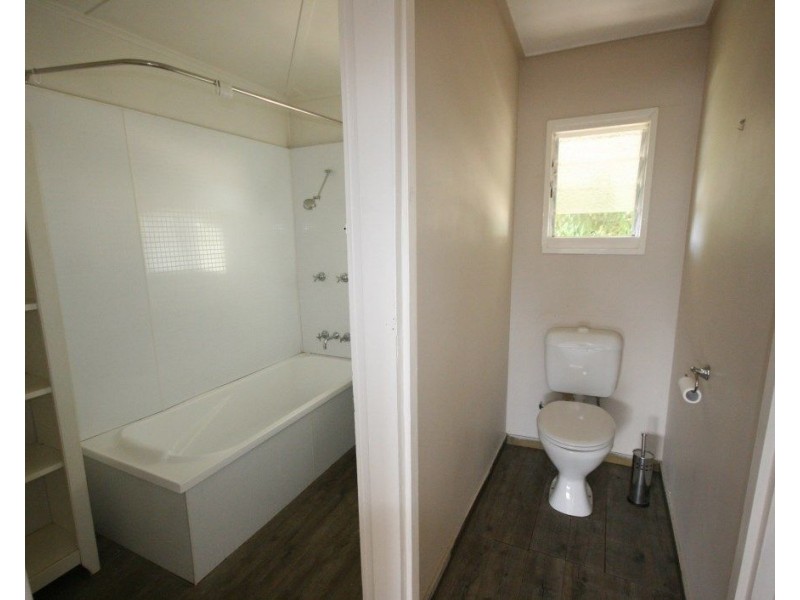 27 Leslie Street, Sarina QLD 4737