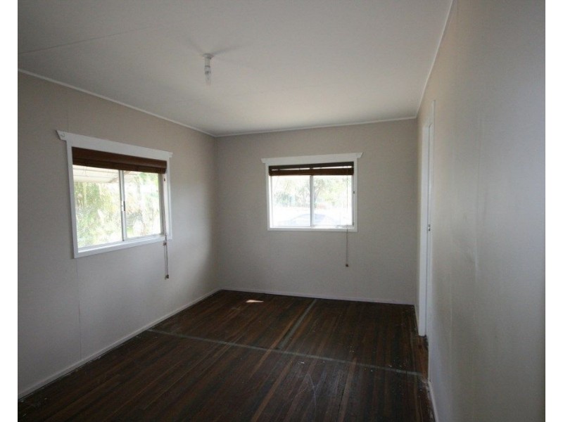 27 Leslie Street, Sarina QLD 4737