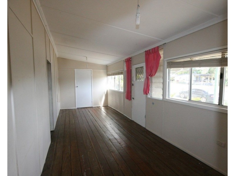 27 Leslie Street, Sarina QLD 4737