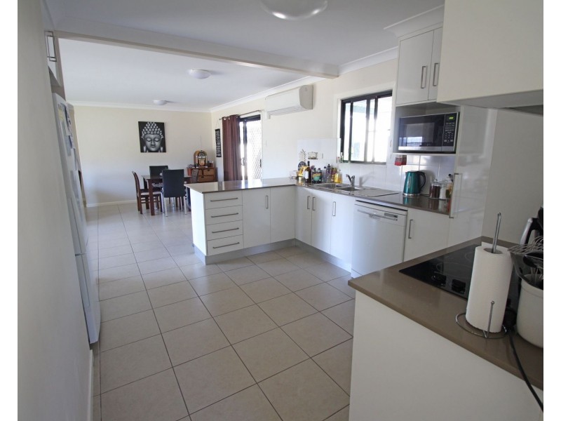 33 Poole Street, Sarina Beach QLD 4737