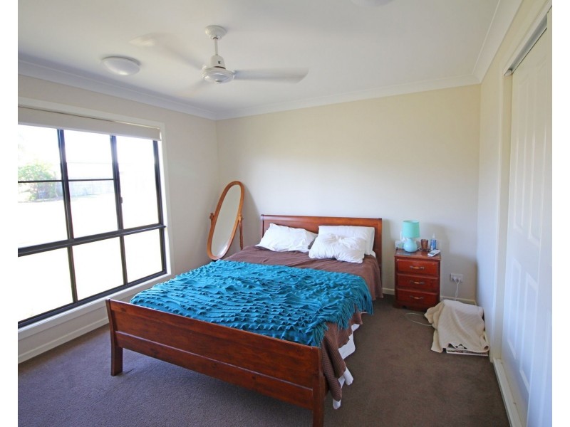 33 Poole Street, Sarina Beach QLD 4737