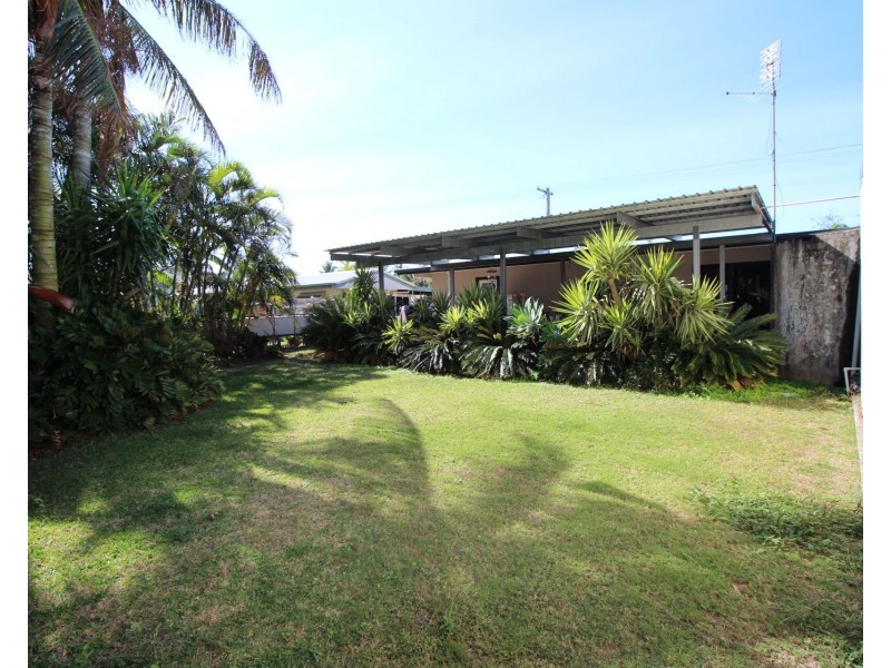 33 Poole Street, Sarina Beach QLD 4737
