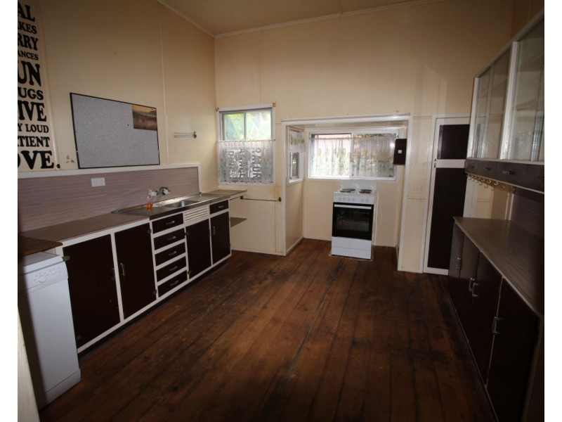 18 Hill Street, Sarina QLD 4737