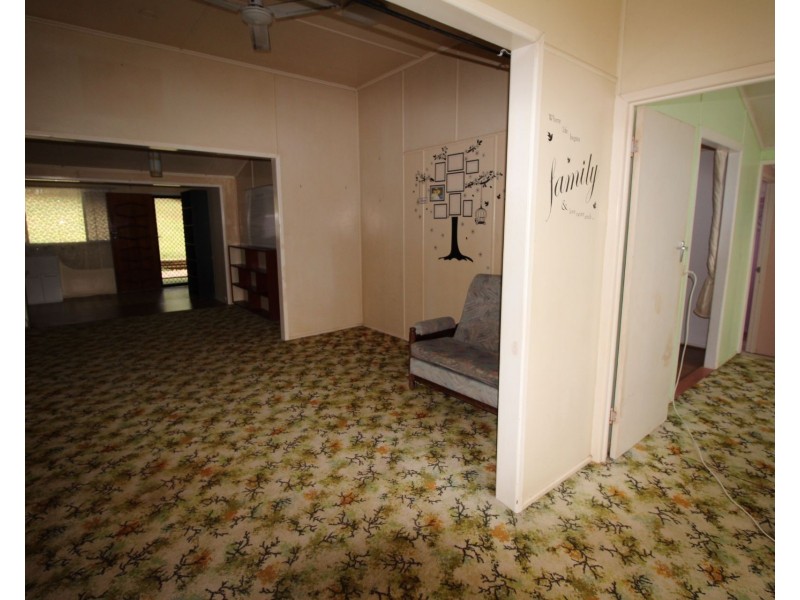 18 Hill Street, Sarina QLD 4737