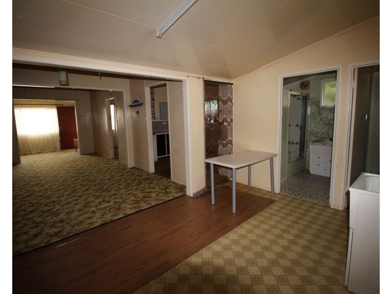 18 Hill Street, Sarina QLD 4737