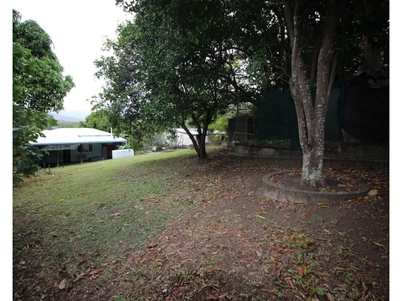 18 Hill Street, Sarina QLD 4737