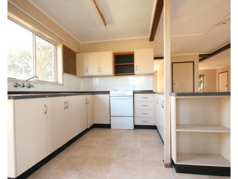 20 Pop Petersen, Sarina Beach QLD 4737