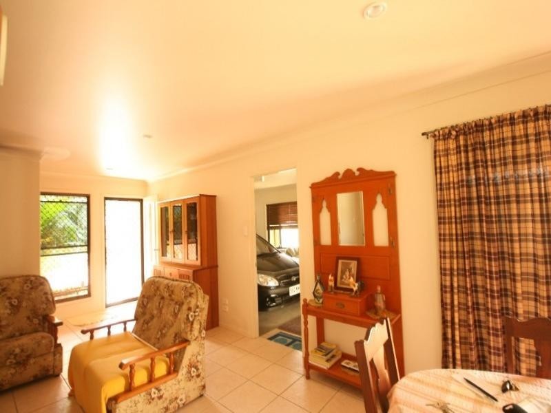 4/5 East Street, Sarina QLD 4737