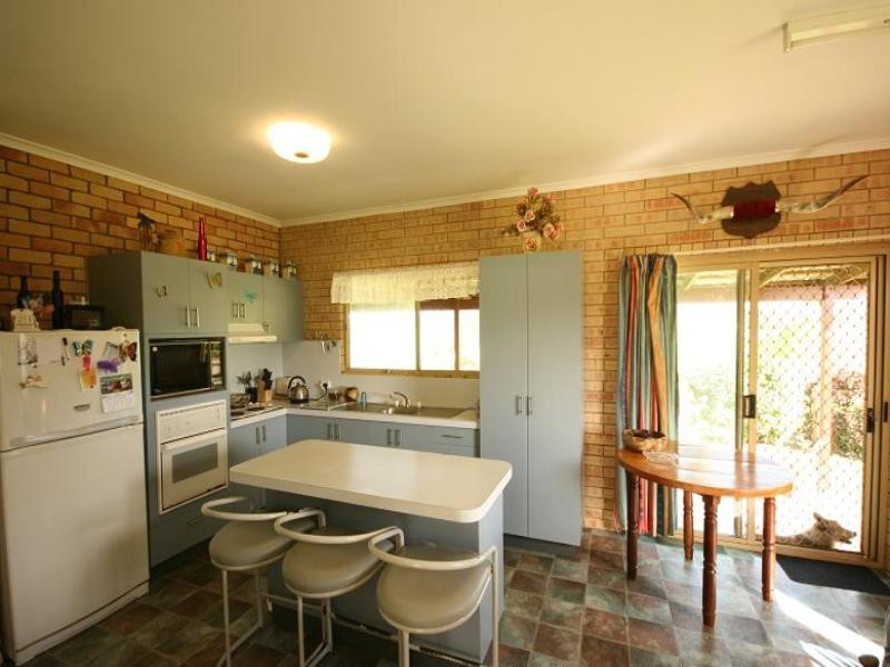 17 Coleshill Drive, Sarina QLD 4737