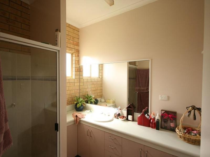 17 Coleshill Drive, Sarina QLD 4737