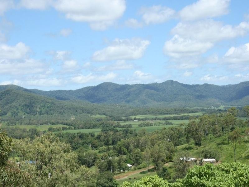 7 Websters Road, Sarina QLD 4737