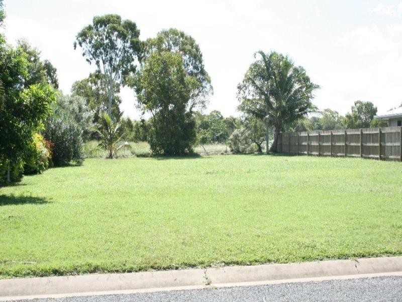 8 Rasmussen, Sarina QLD 4737