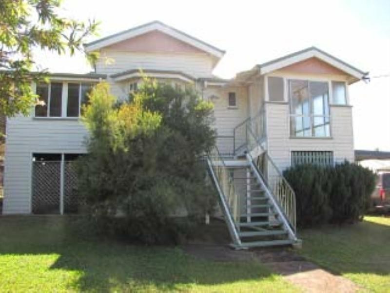 16 Leslie Street, Sarina QLD 4737