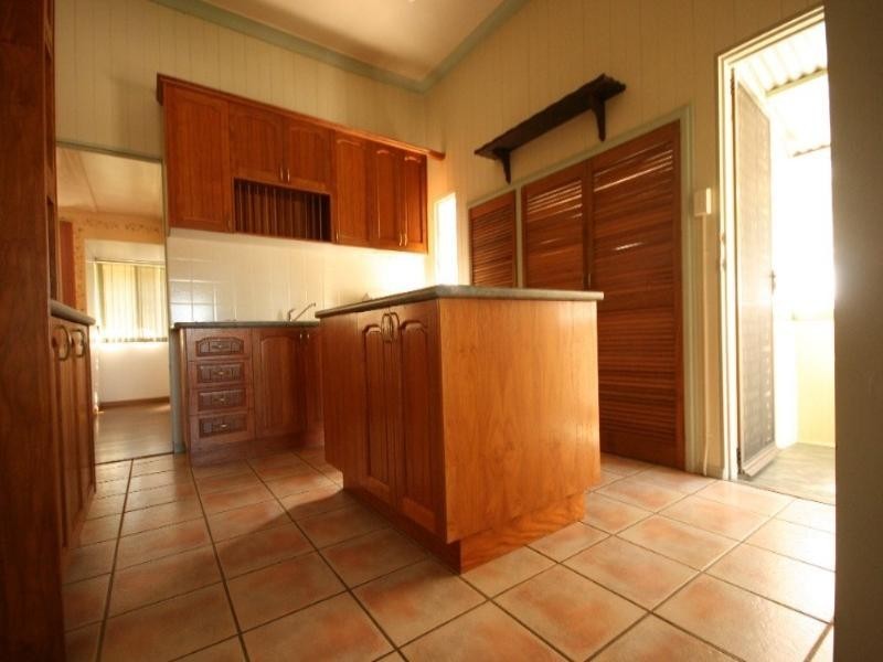 16 Leslie Street, Sarina QLD 4737