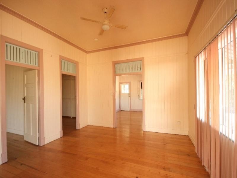 16 Leslie Street, Sarina QLD 4737