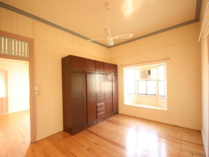 16 Leslie Street, Sarina QLD 4737