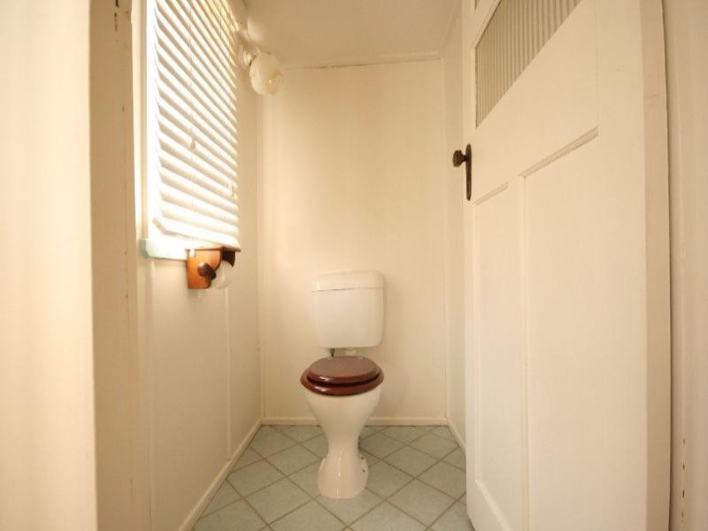 16 Leslie Street, Sarina QLD 4737