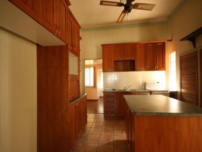 16 Leslie Street, Sarina QLD 4737