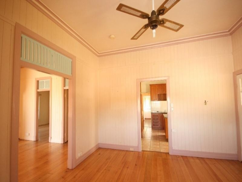 16 Leslie Street, Sarina QLD 4737