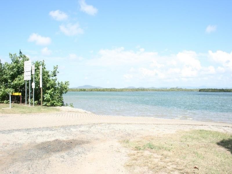 477 dunrock, Sarina QLD 4737