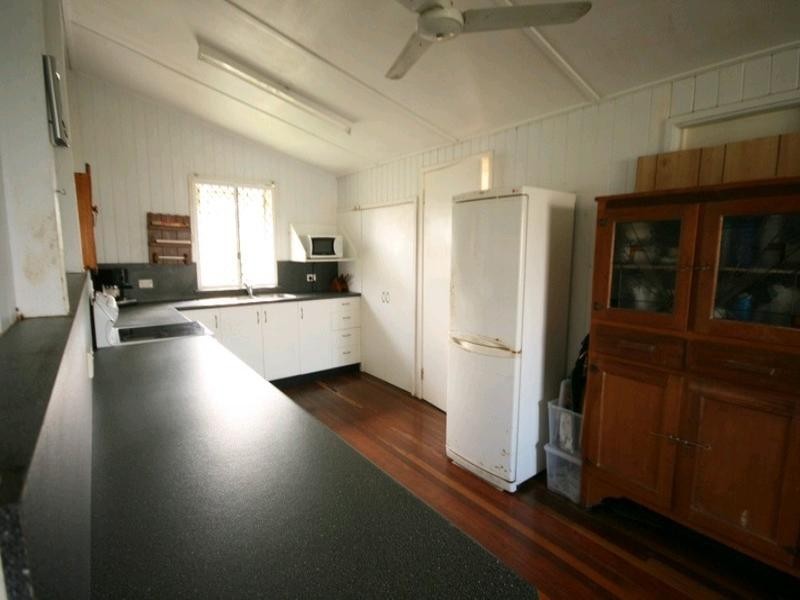 32 Beach Road, Sarina QLD 4737