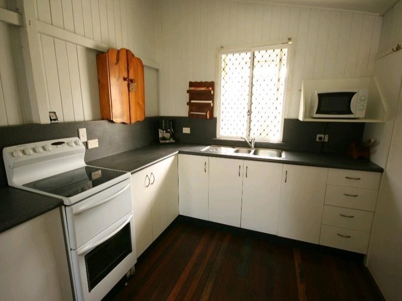 32 Beach Road, Sarina QLD 4737