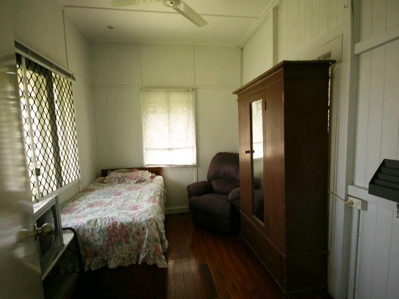 32 Beach Road, Sarina QLD 4737