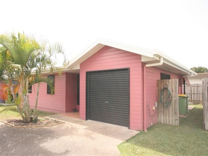 2/5 East Street, Sarina QLD 4737