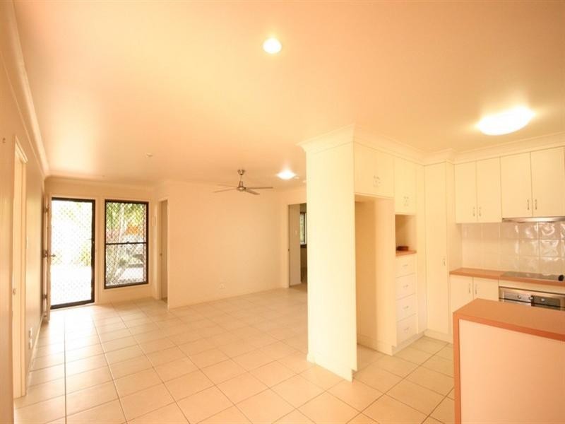 2/5 East Street, Sarina QLD 4737