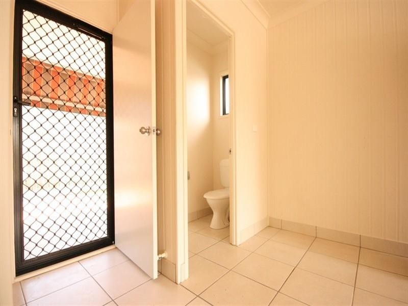 2/5 East Street, Sarina QLD 4737