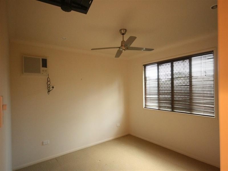 2/5 East Street, Sarina QLD 4737